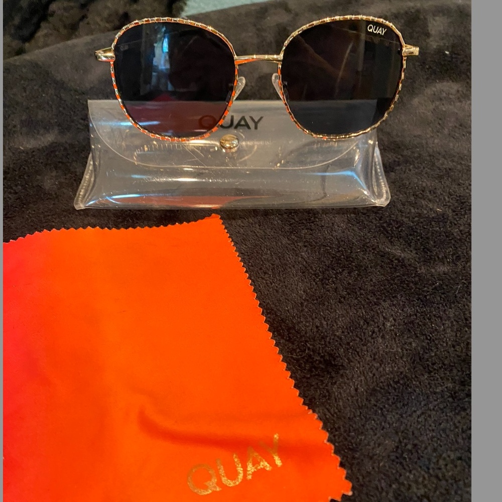 Quay JEZABELL Round Sunglasses